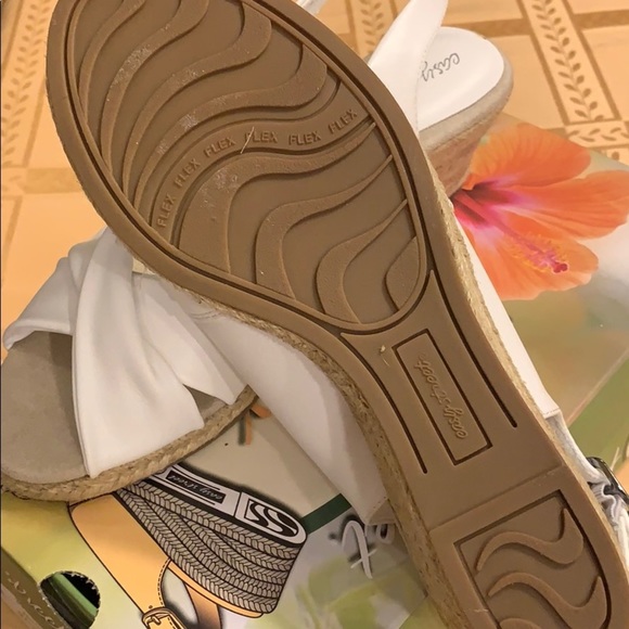 NEW! Easy Street sandal - Picture 3 of 7
